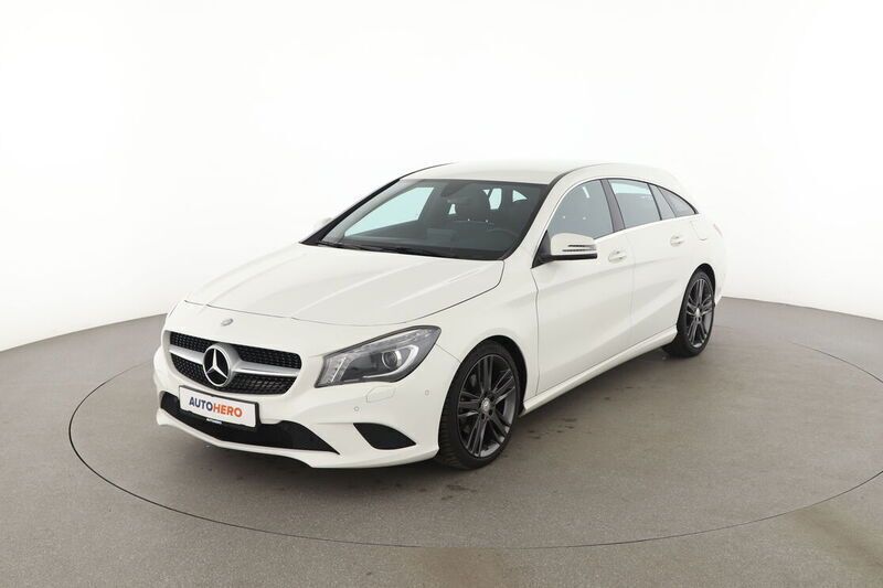 Weiß Gebraucht 2015 Mercedes CLA200 Shooting Brake Urban Kombi | 17.990 € (Fairer Preis) - Bild 1/4