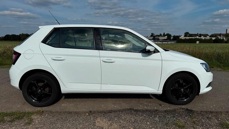 Gebraucht Skoda Fabia 75 PS (55 kW) 2015 Weiß