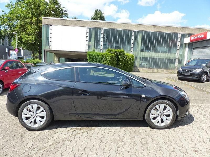 Gebraucht Opel Astra GTC 140 PS (102 kW) 2015 Schwarz Coupé