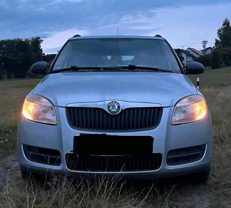 Silber Gebraucht 2009 Skoda Fabia Kleinwagen | 1.899 € (Guter Preis) - Bild 1/4