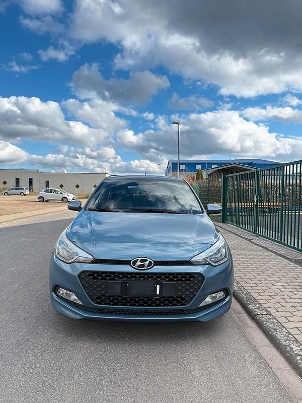 Gebraucht Hyundai i20 Active 84 PS (61 kW) 2017 Blau Kleinwagen
