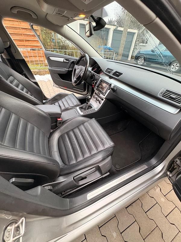 Gebraucht VW Passat Highline 140 PS (102 kW) 2014 Grau Kombi