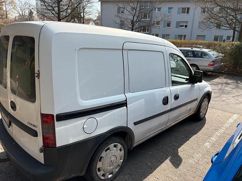 Gebraucht Opel Combo 75 PS (55 kW) 2005 Weiß Van / Kleinbus