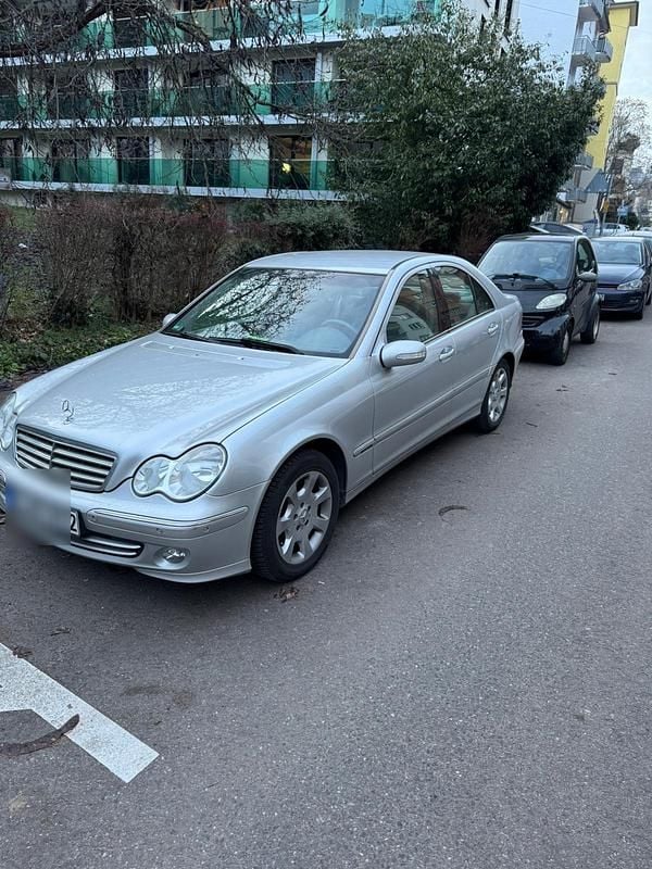 Silber Gebraucht 2004 Mercedes C240 Limousine | 4.200 € (Superpreis) - Bild 1/4