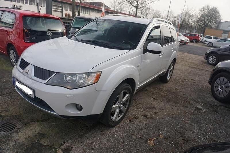 Weiß Gebraucht 2010 Mitsubishi Outlander Intense SUV | 2.599 € (Superpreis) - Bild 1/4