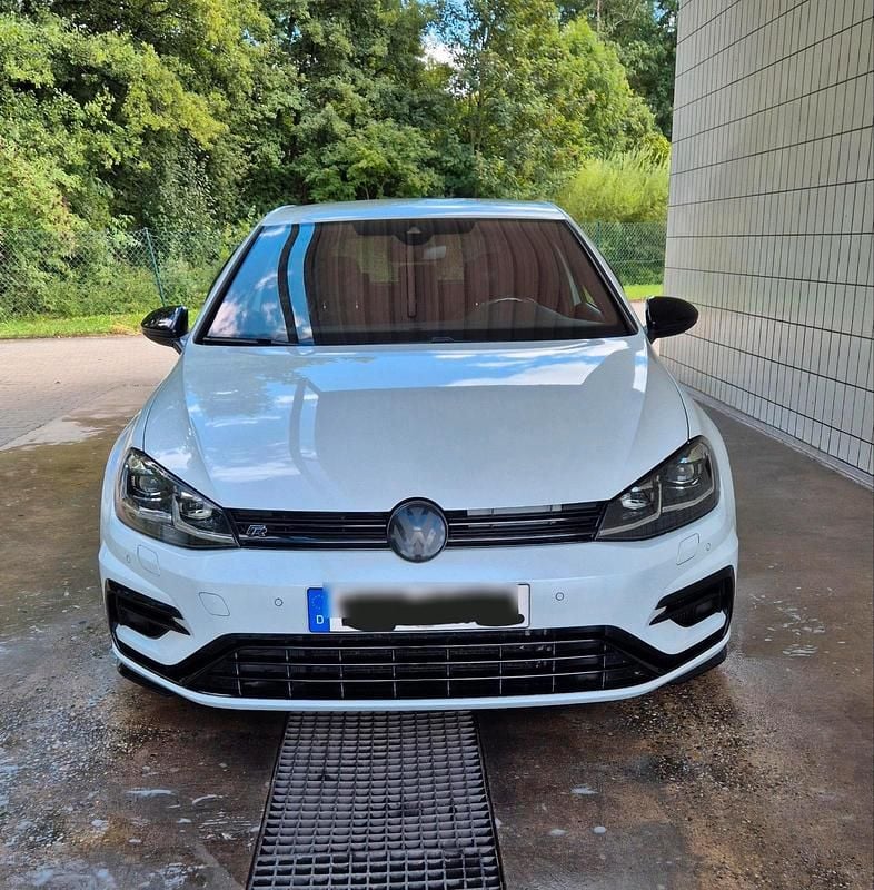 Weiß Gebraucht 2017 VW Golf Coupé | 27.000 € - Bild 1/4