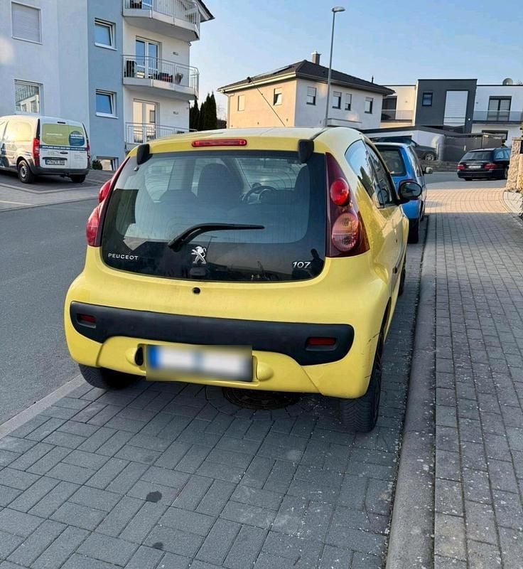 Gebraucht Peugeot 107 68 PS (50 kW) 2012 Gelb Kleinwagen