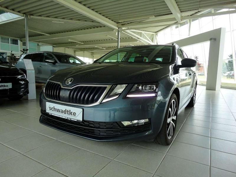 Quarzgrau metallic Gebraucht 2019 Skoda Octavia Soleil Kombi | 19.890 € (Etwas zu teuer) - Bild 1/4