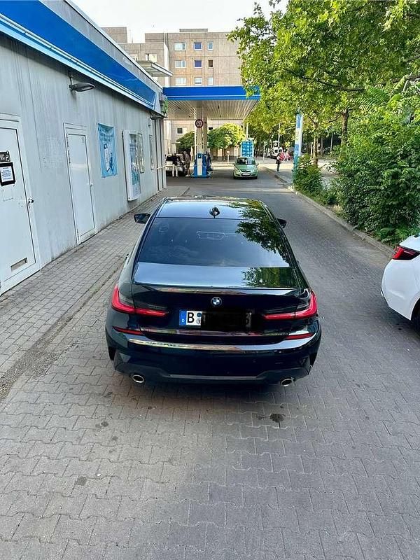Schwarz Gebraucht 2019 BMW 330 M Sport Limousine | 34.000 € (Guter Preis) - Bild 1/4