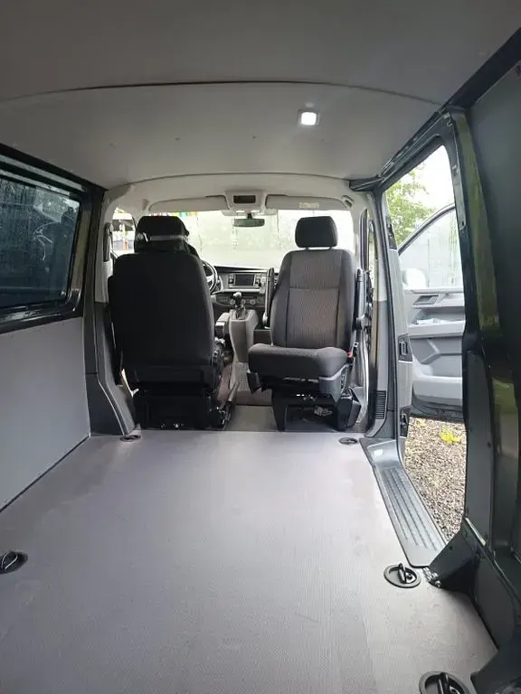 Gebraucht VW Transporter 150 PS (110 kW) 2020 Braun Van