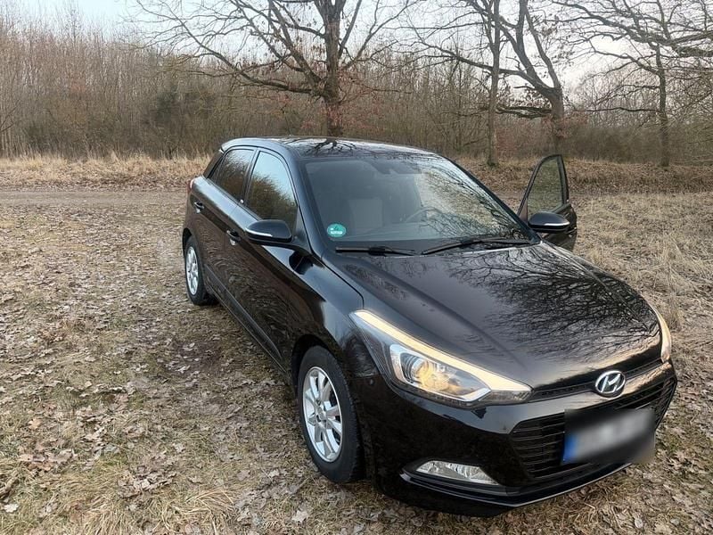 Gebraucht Hyundai i20 Active 101 PS (74 kW) 2017 Schwarz Kleinwagen