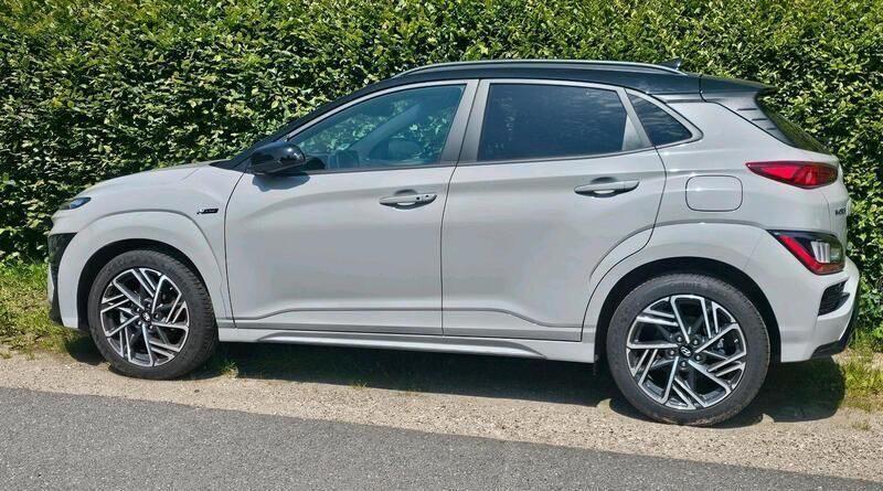 Grau Gebraucht 2023 Hyundai Kona SUV | 19.300 € (Superpreis) - Bild 1/4
