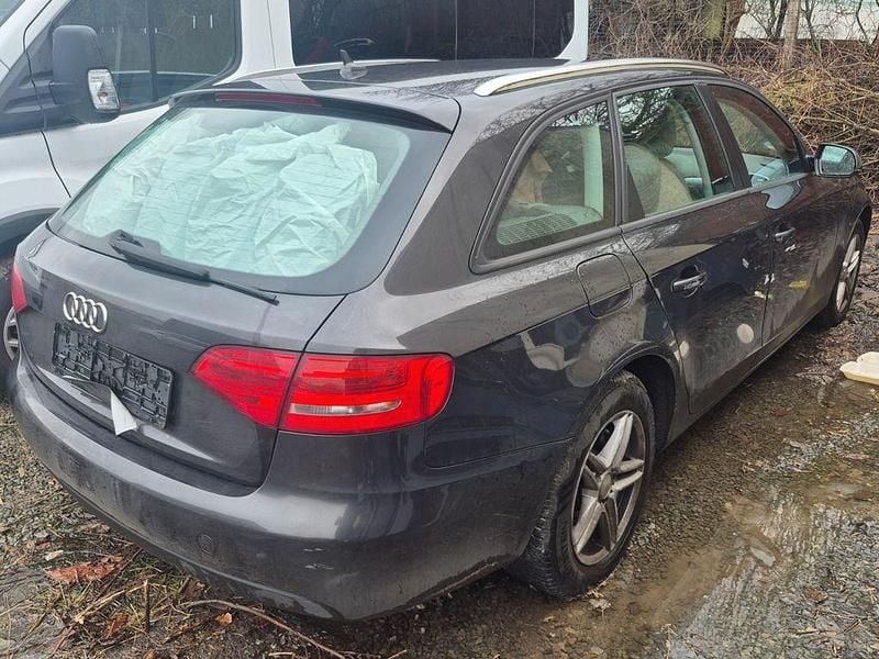 Gebraucht Audi A4 Attraction 160 PS (117 kW) 2011 Lavagrau (metallic) Kombi