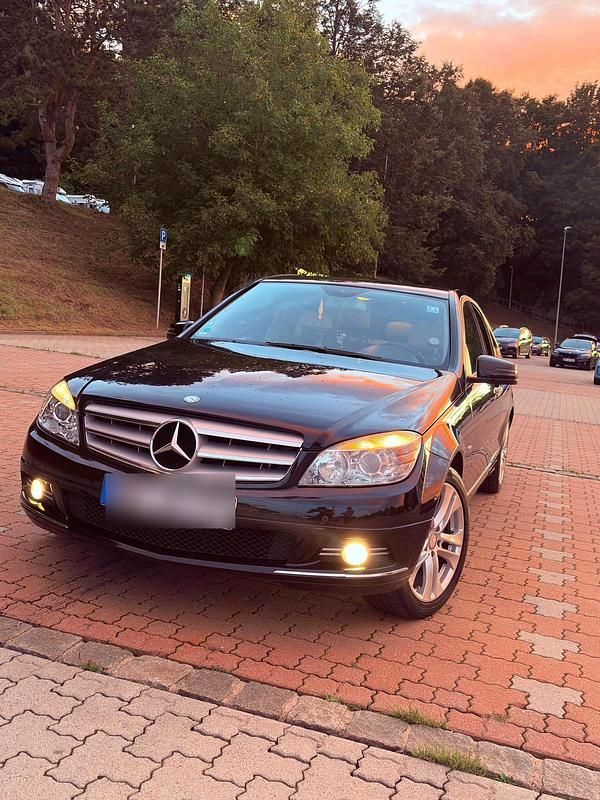 Schwarz Gebraucht 2008 Mercedes C220 Avantgarde Limousine | 5.800 € (Fairer Preis) - Bild 1/4