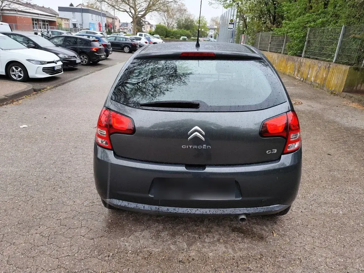 Usado Citroën C3 68 CV (50 kW) 2013 Gris Berlina