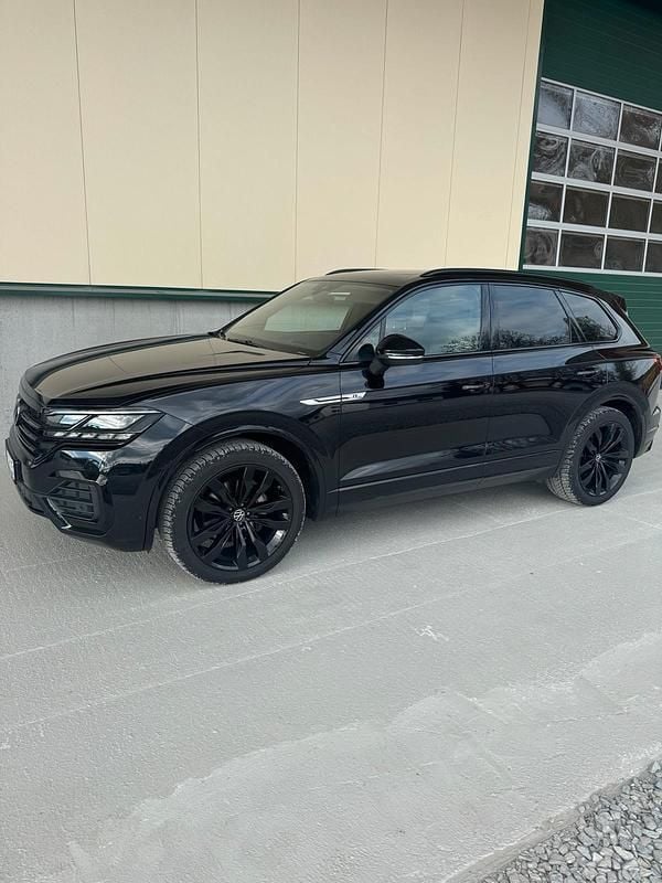 Schwarz Gebraucht 2021 VW Touareg R-line SUV | 41.970 € (Guter Preis) - Bild 1/4