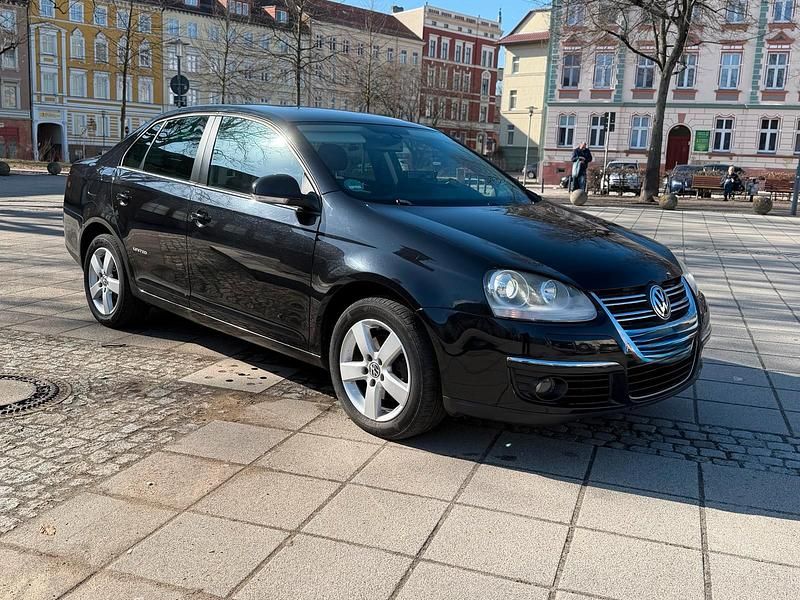 Gebraucht VW Jetta 123 PS (90 kW) 2009 Schwarz Limousine