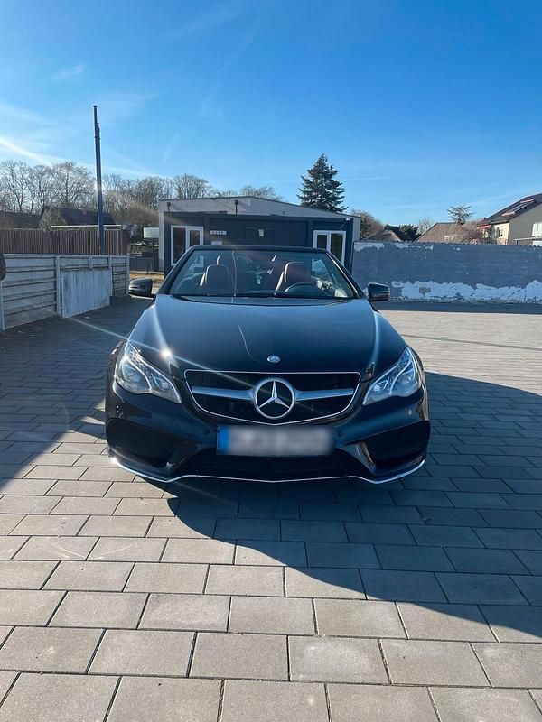 Schwarz Gebraucht 2013 Mercedes E220 AMG Cabrio | 14.650 € (Fairer Preis) - Bild 1/4
