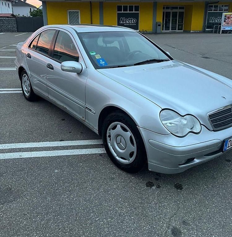 Silber Gebraucht 2002 Mercedes C180 Classic Limousine | 1.290 € (Superpreis) - Bild 1/4