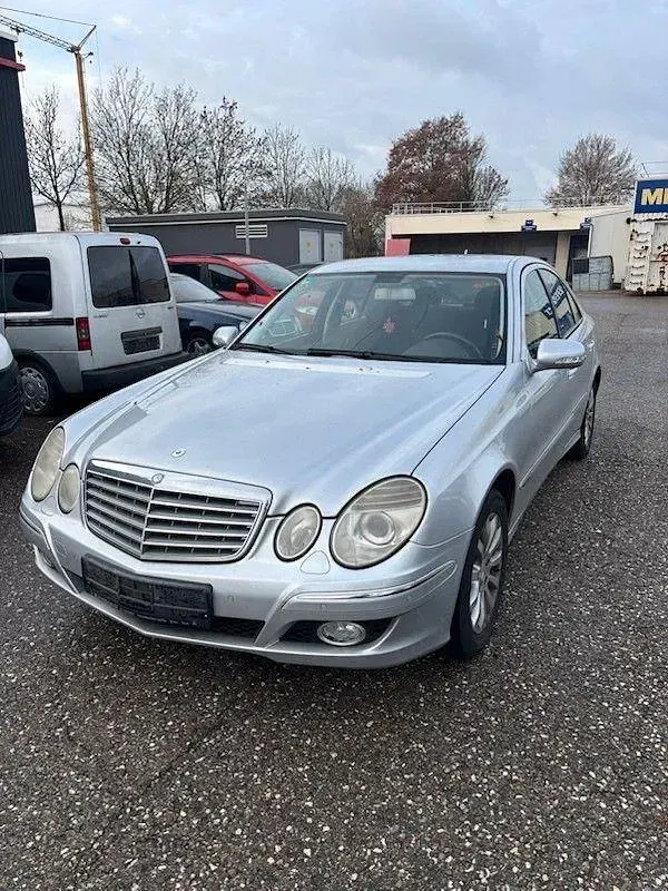 Używany Mercedes E280 Classic 190 KM (139 kW) 2006 Srebrny Sedan/Limuzyna