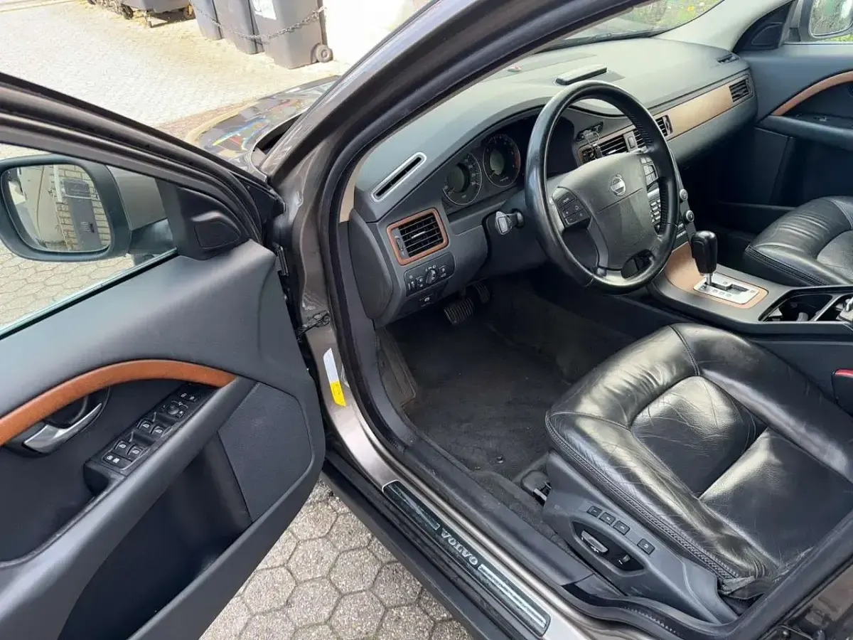 Gebraucht Volvo XC70 Summum 185 PS (136 kW) 2008 Grau Kombi
