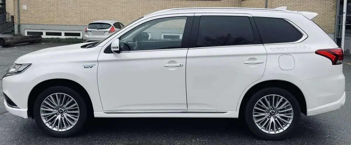 Gebraucht Mitsubishi Outlander P-HEV 224 PS (164 kW) 2019 Weiß SUV