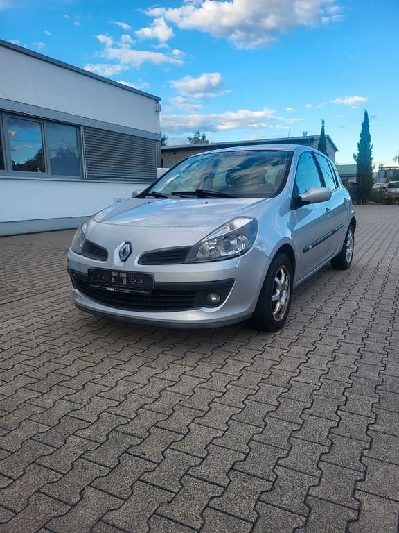 Grau Gebraucht 2007 Renault Clio III Dynamique Limousine | 2.200 € (Fairer Preis) - Bild 1/4