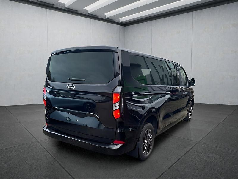 Second-hand Ford Tourneo 232 CP (170 kW) 2025 Negru Monovolum