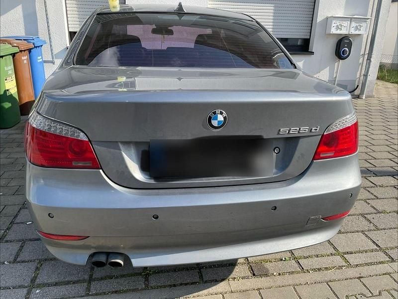 Gebraucht BMW 525 197 PS (144 kW) 2009 Grau Limousine
