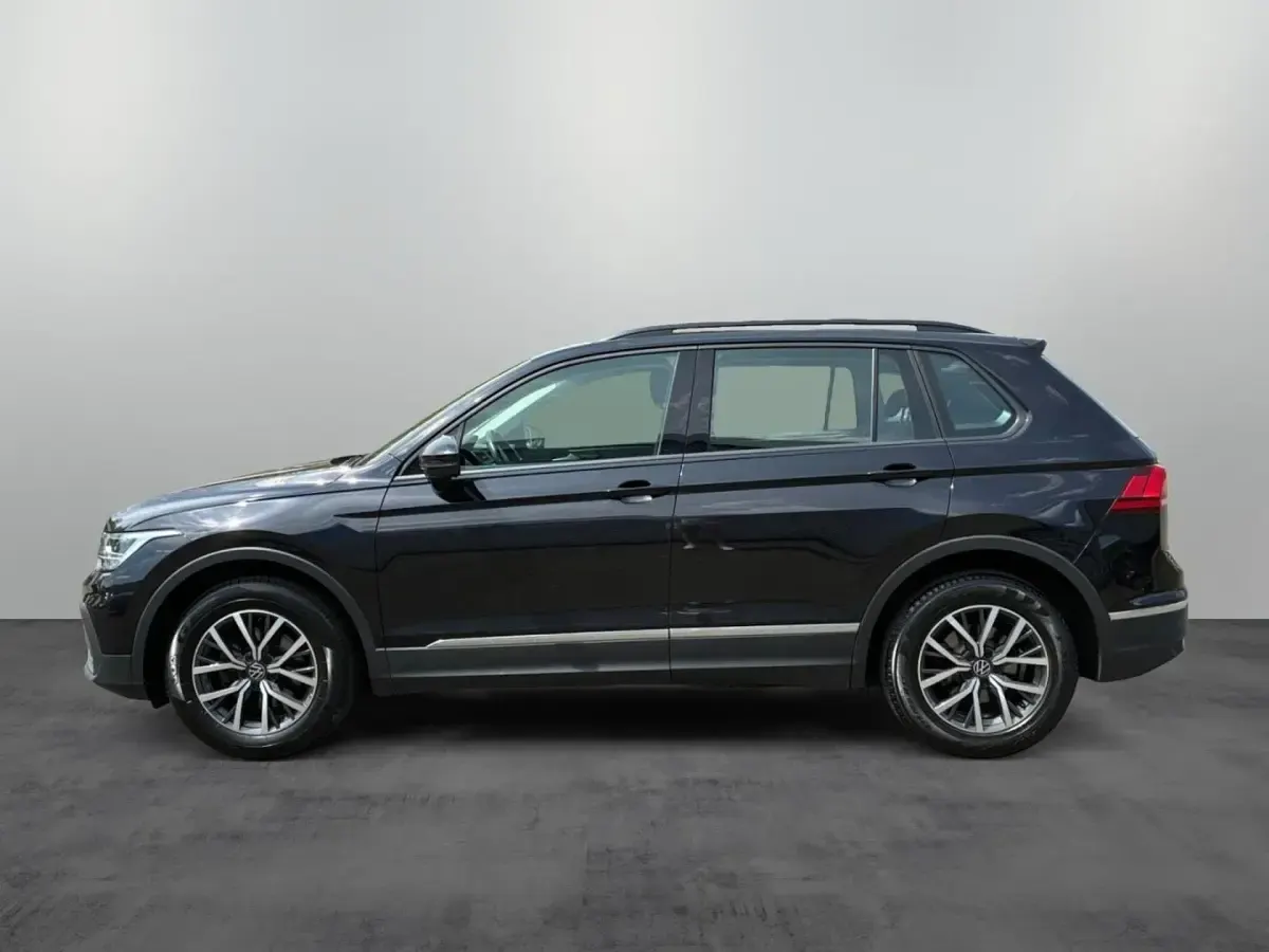 Gebraucht VW Tiguan Life 150 PS (110 kW) 2023 Deep black perleffekt SUV