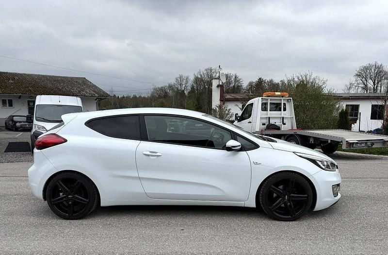 Second-hand Kia Ceed 99 CP (72 kW) 2015 Alb Hatchback