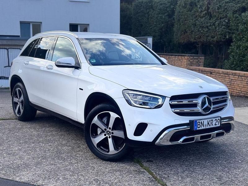 Gebraucht Mercedes GLC300e 194 PS (142 kW) 2021 Weiß SUV