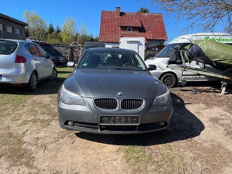 Gebraucht BMW 523 177 PS (130 kW) 2005 Grau Limousine