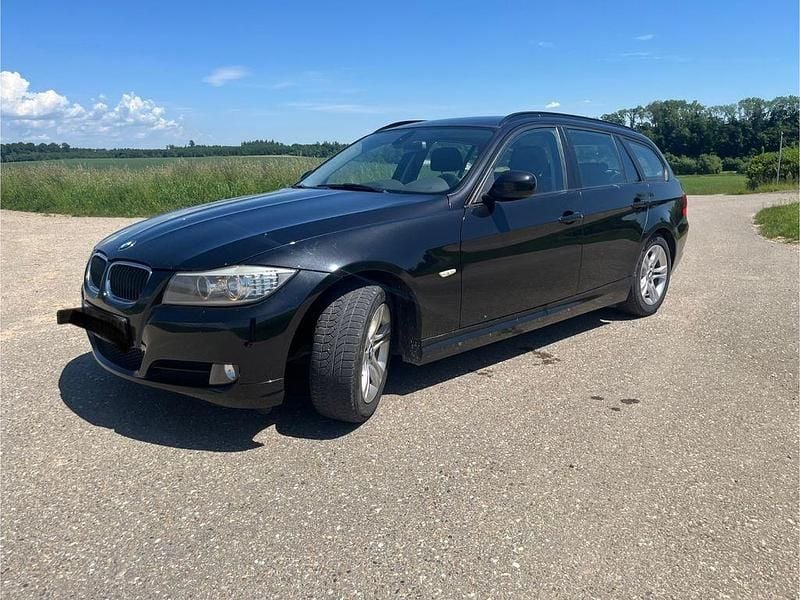 Schwarz Gebraucht 2012 BMW 320 Kombi | 3.800 € (Superpreis) - Bild 1/4