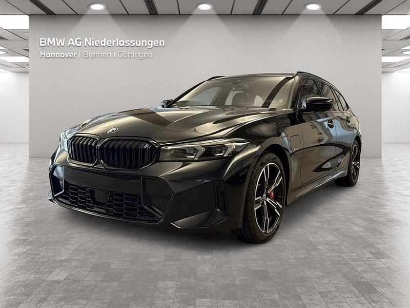 Schwarz Gebraucht 2022 BMW 330e M Sport Kombi | 36.902 € (Guter Preis) - Bild 1/4