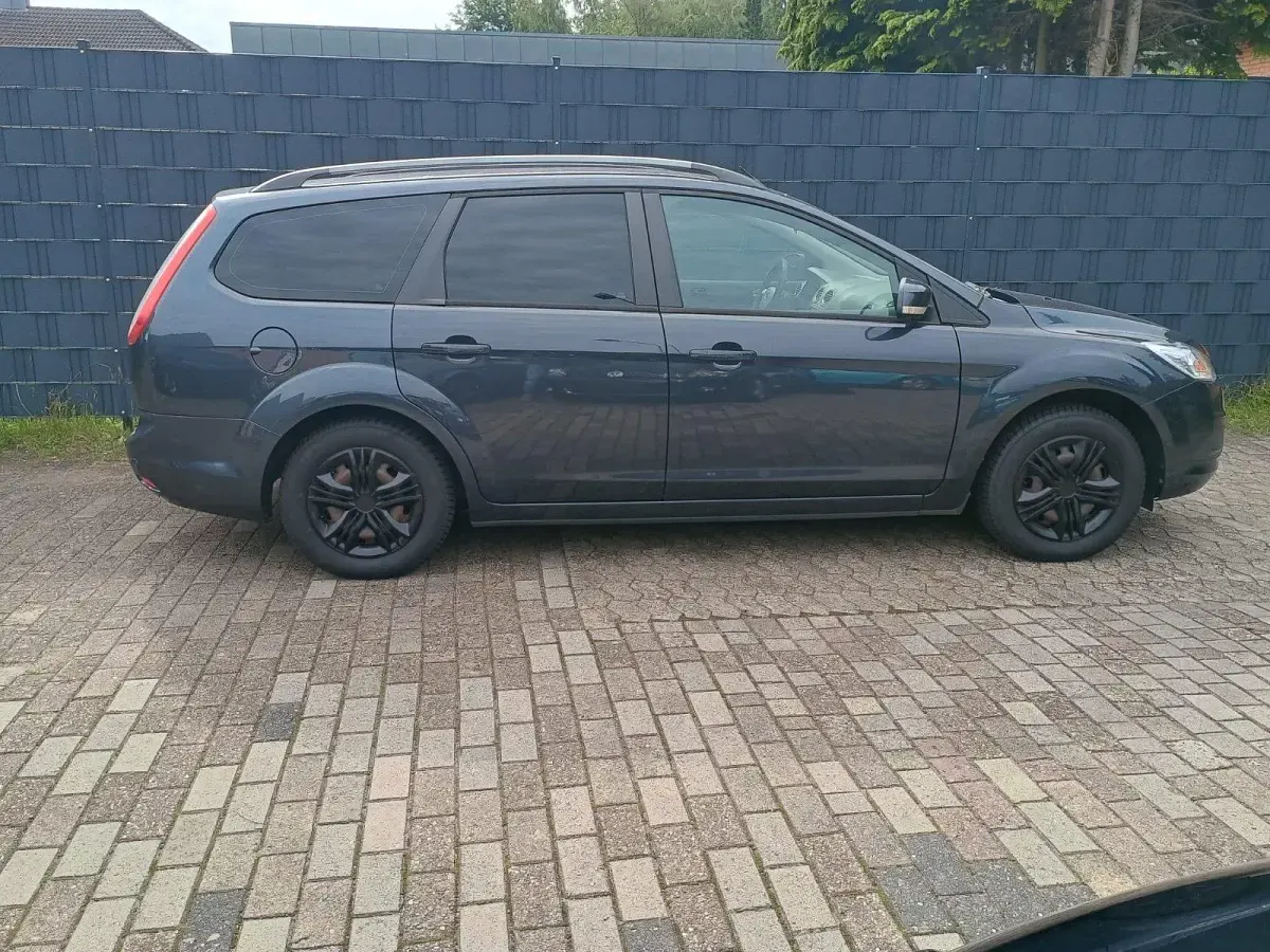 Gebraucht Ford Focus 101 PS (74 kW) 2010 Grau Kombi