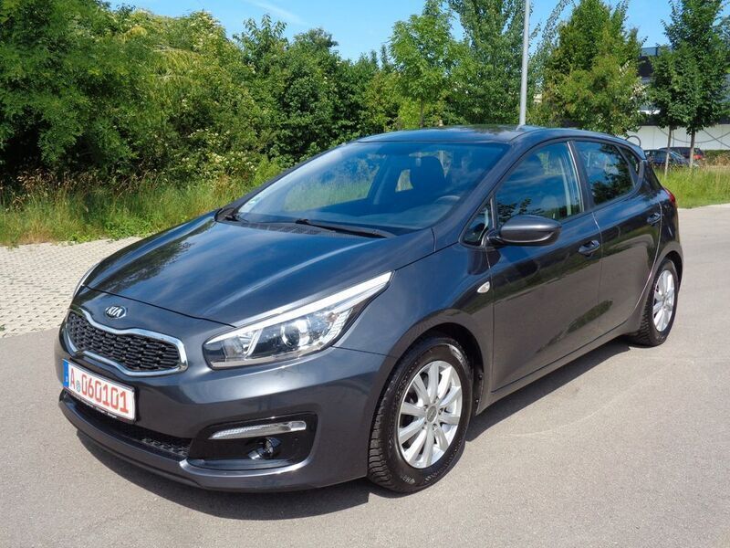 Grau Gebraucht 2016 Kia Ceed Plus Limousine | 6.999 € (Guter Preis) - Bild 1/4