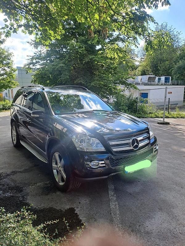 Schwarz Gebraucht 2007 Mercedes GL320 SUV | 14.500 € - Bild 1/4
