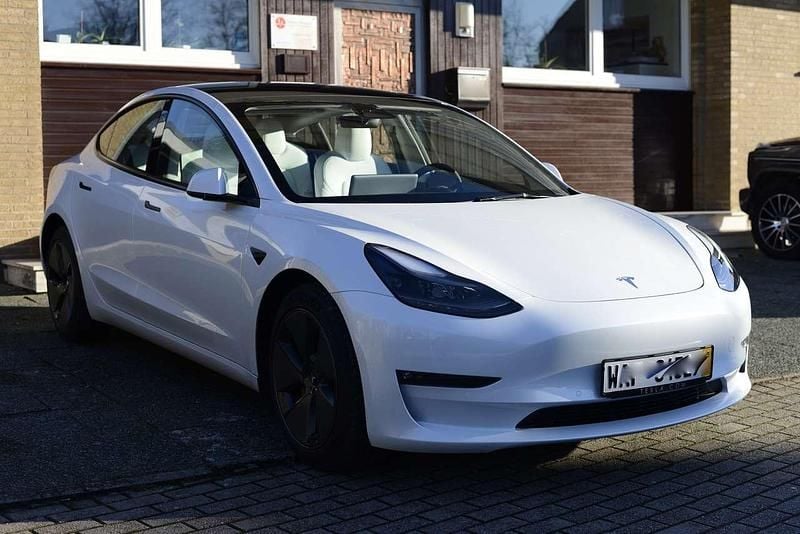 Weiß Gebraucht 2022 Tesla Model 3 Limousine | 30.900 € (Guter Preis) - Bild 1/4