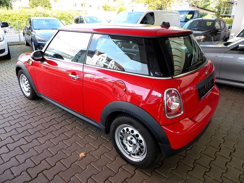 Gebraucht Mini ONE 75 PS (55 kW) 2011 Rot Kleinwagen