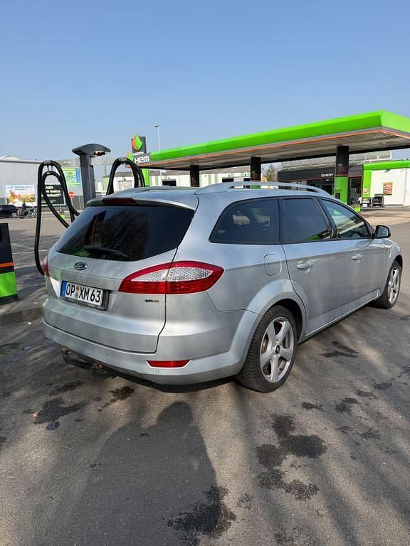Gebraucht Ford Mondeo 140 PS (102 kW) 2010 Silber Limousine