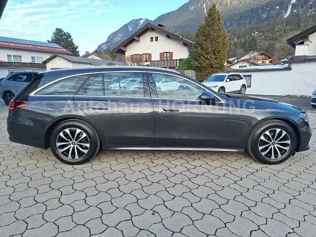 Second-hand Mercedes E200 204 CP (150 kW) 2025 Gri