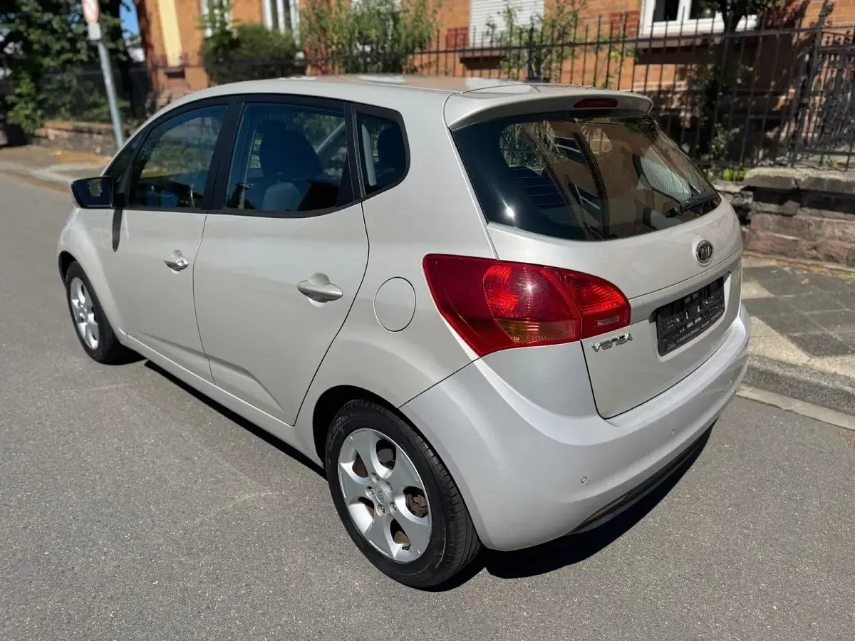 Gebraucht Kia Venga 125 PS (91 kW) 2010 Gold Kleinwagen