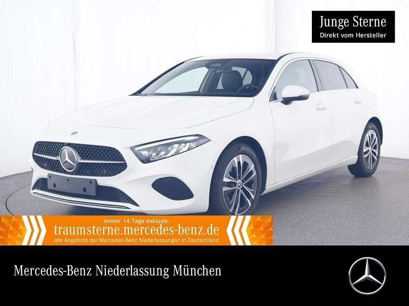 Weiß Gebraucht 2024 Mercedes A200 Advanced Limousine | 30.490 € (Fairer Preis) - Bild 1/3