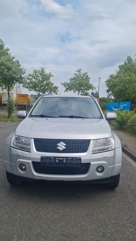 Silber Gebraucht 2011 Suzuki Grand Vitara SUV | 3.499 € (Superpreis) - Bild 1/4
