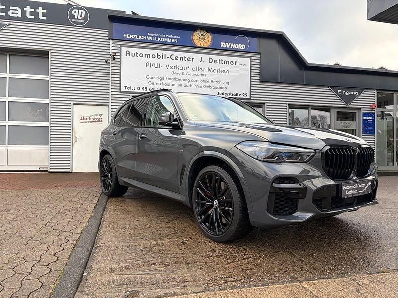 Grau Gebraucht 2022 BMW X5 Performance SUV | 63.490 € (Etwas zu teuer) - Bild 1/4