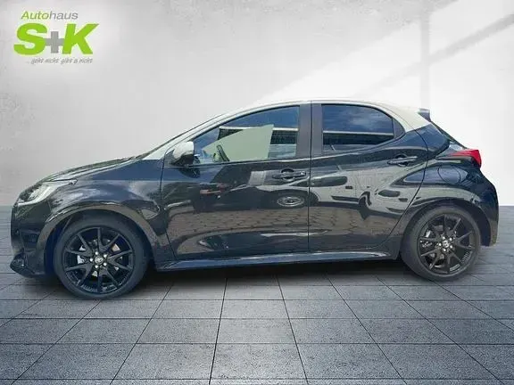 Gebraucht Toyota Yaris Basis 116 PS (85 kW) 2022 Mysticschwarz mica / dach weiss Kleinwagen