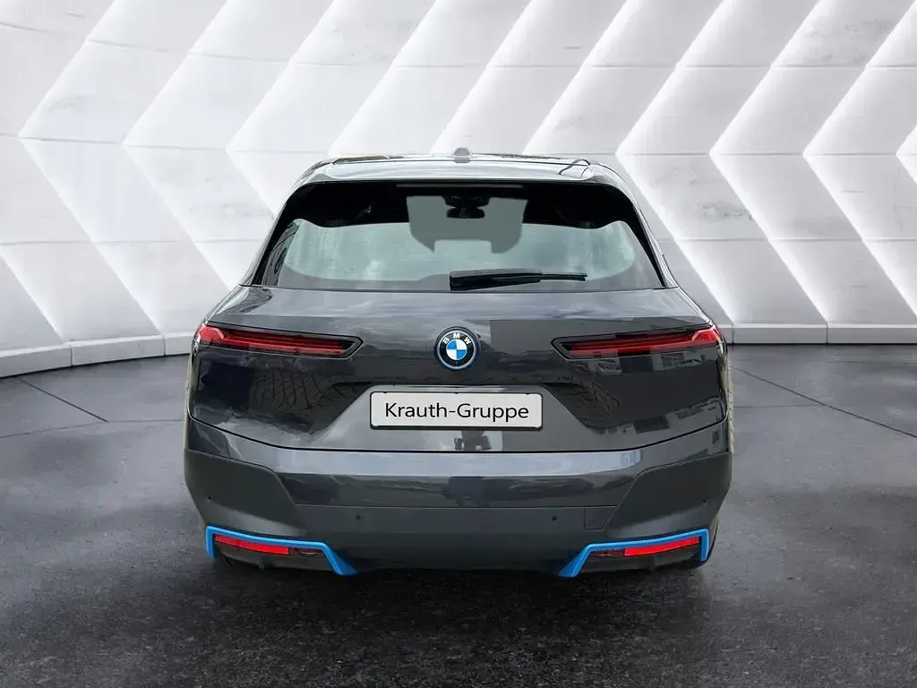 Gebraucht BMW iX 239 kW (326 PS) 2023 Silber SUV
