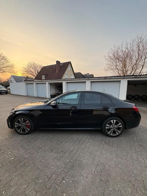 Gebraucht Mercedes C300 258 PS (189 kW) 2019 Schwarz Limousine