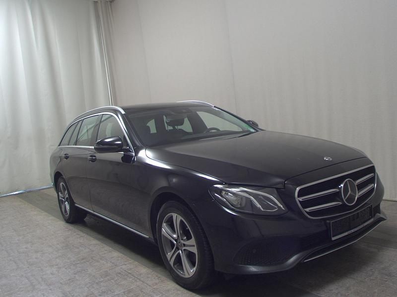 Gebraucht Mercedes E220 Avantgarde 194 PS (142 kW) 2019 Schwarz Kombi